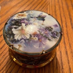 Vintage Ardleigh Elliott hummingbird music box